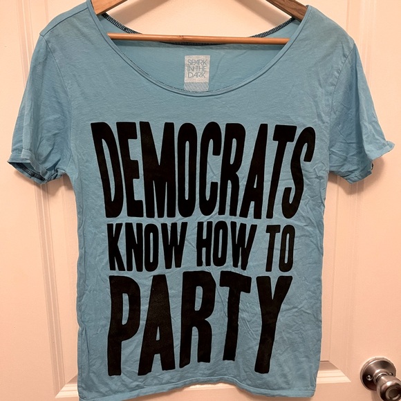 Spark in the Dark Size S “Democrats Know How to Party” T-Shirt - Picture 1 of 4